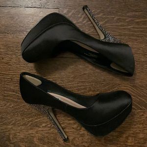 What’s better than a high stiletto for a night. Chic black with a sparkled heel.